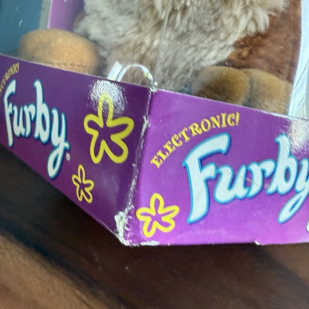 1999 Tiger Electronics Furby 70-800 Coffee Cream White Mohawk Brown Eyes Box